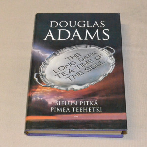 Douglas Adams Sielun pitkä pimeä teehetki